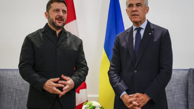 Ukrainian President Volodymyr Zelensky and Canadian Prime Minister Mark Carney in Calgary.